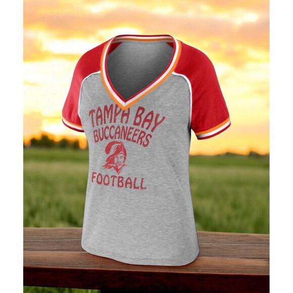 Tampa Bay Buccaneers WEAR by Erin Andrews Women’s Cropped Raglan Top Plus 3X NWT - Picture 2 of 5